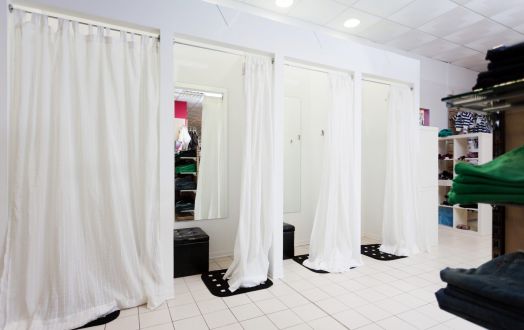 Как определить подходящий стиль и дизайн для выбора штор в примерочную