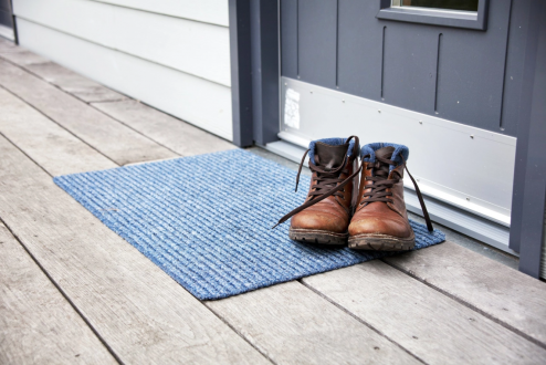 4 способа почистить придверный коврик