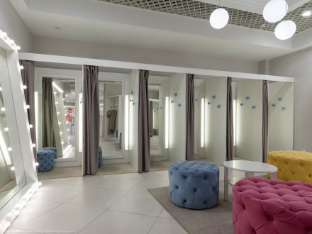 Выбор штор и дизайнерские секреты оформления примерочной кабины